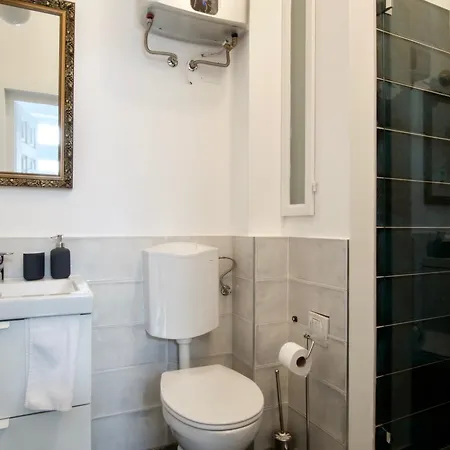 Creative Chain Bridge Location Apartment *